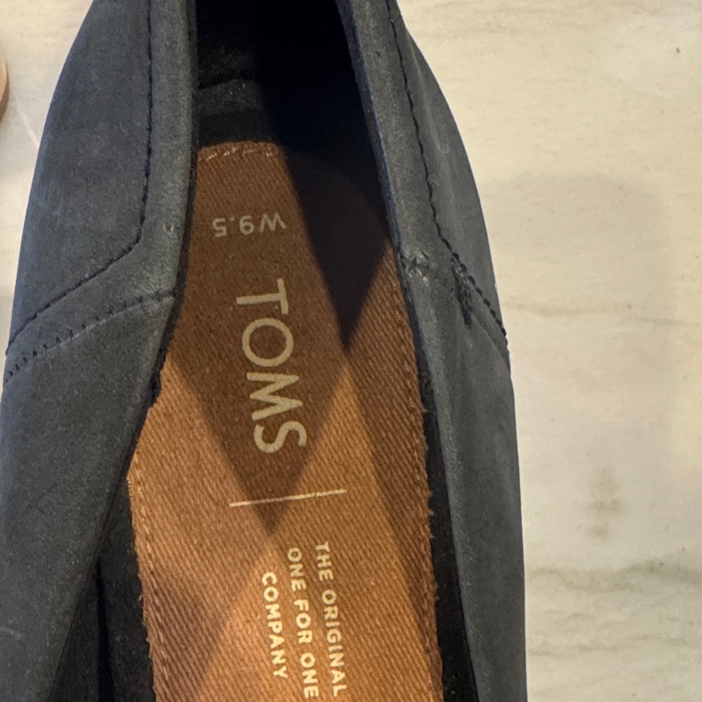 TOMS Women's Black Heels with Tan Block - Picture 2 of 4